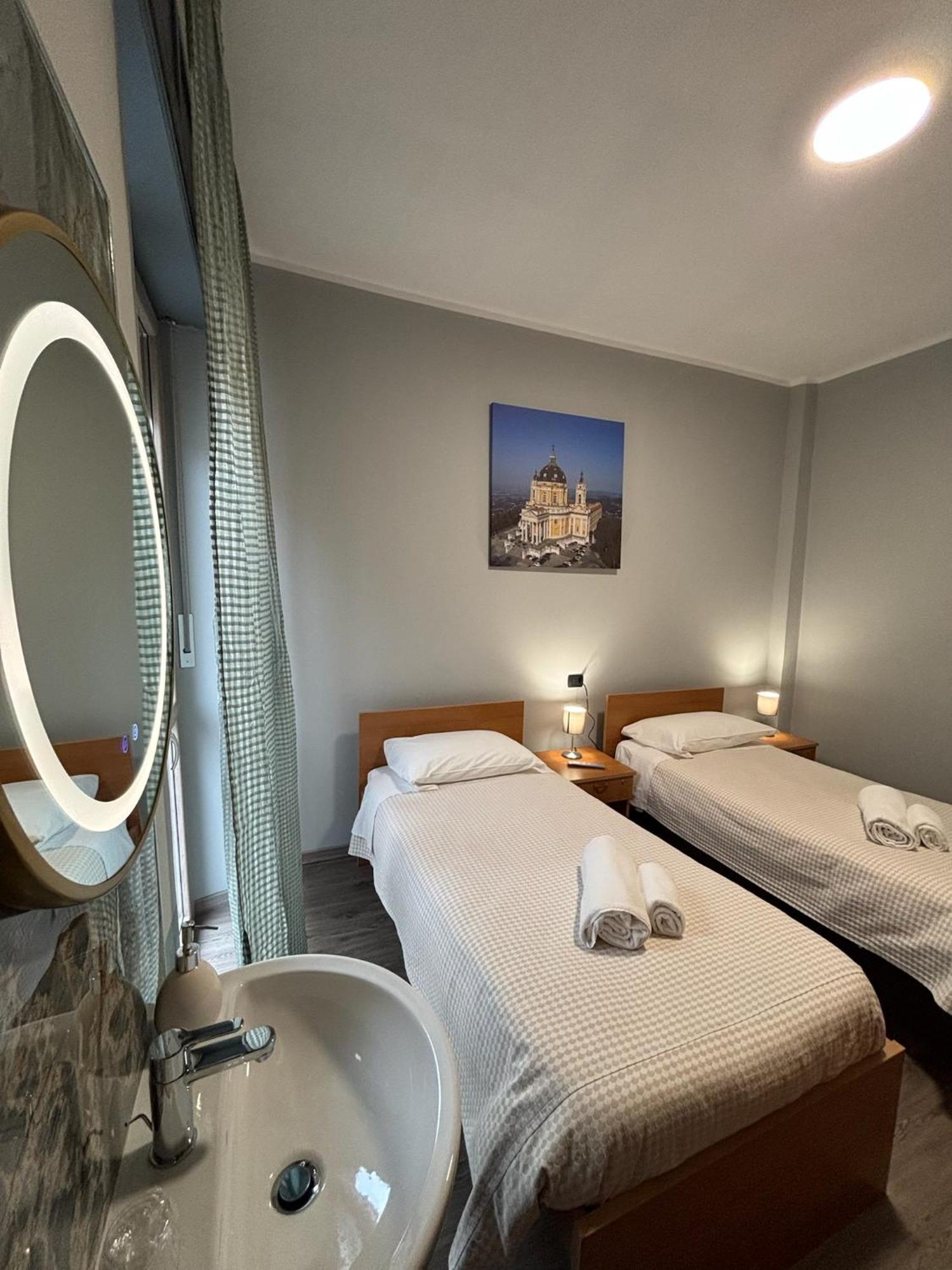 Domus Hotel Caselle Torinese Exterior foto
